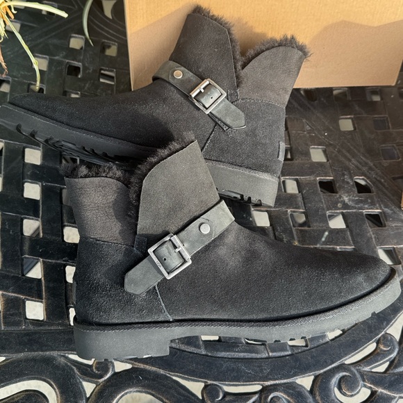 UGG Romely Short Buckle Boots - Picture 8 of 12